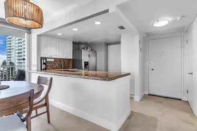 5838 Collins Ave #6H, Miami Beach, FL 33140 - Photo 4