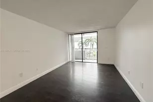 8261 NW 8th St, Miami, FL 33126 - Photo 10
