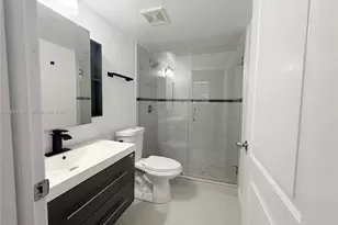 8261 NW 8th St, Miami, FL 33126 - Photo 18