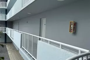 8261 NW 8th St, Miami, FL 33126 - Photo 20