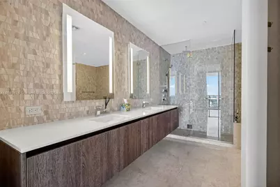 88 SW 7th St #2402, Miami, FL 33130 - Photo 16