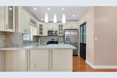 570 Woodgate Cir #A, Sunrise, FL 33326 - Photo 8
