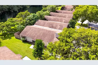 570 Woodgate Cir #A, Sunrise, FL 33326 - Photo 2