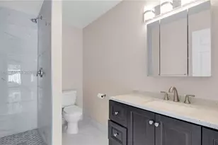 570 Woodgate Cir, Sunrise, FL 33326 - Photo 38