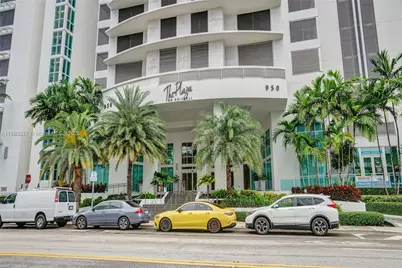 950 Brickell Bay Dr #1704, Miami, FL 33131 - Photo 2