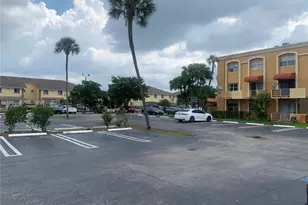 18111 NW 68th Ave, Hialeah, FL 33015 - Photo 30