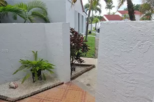 2410 San Remo Cir, Homestead, FL 33035 - Photo 4