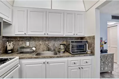 2009 N Farnham  N #2009, Deerfield Beach, FL 33442 - Photo 14