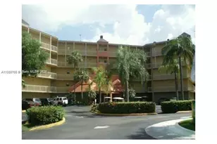 8290 Lake Dr, Doral, FL 33166 - Photo 4