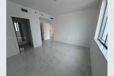 1060 Brickell Ave #3005, Miami, FL 33131 - Photo 8