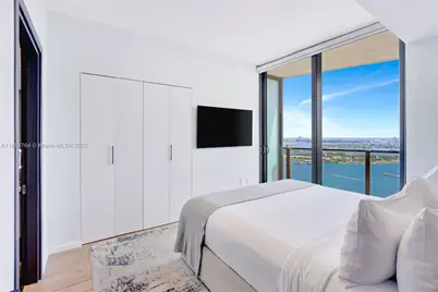 398 NE 5th St #2410, Miami, FL 33132 - Photo 8
