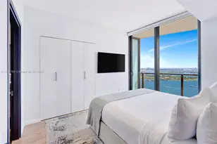 398 NE 5th St, Miami, FL 33132 - Photo 8