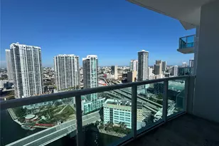 31 SE 5th St, Miami, FL 33131 - Photo 16