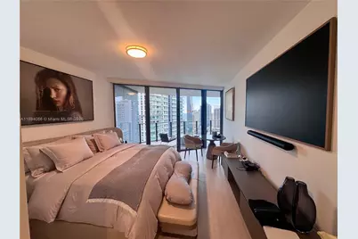 1000 Brickell Plz #3302, Miami, FL 33131 - Photo 18