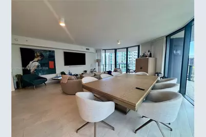 1000 Brickell Plz #3302, Miami, FL 33131 - Photo 12