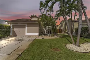 930 SW 108th Ave, Pembroke Pines, FL 33025 - Photo 1