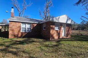 1056 NE Scott St, Other City - In The State Of Florida, FL 32064 - Photo 4