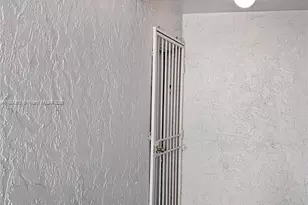 1090 NE 129th St, North Miami, FL 33161 - Photo 4