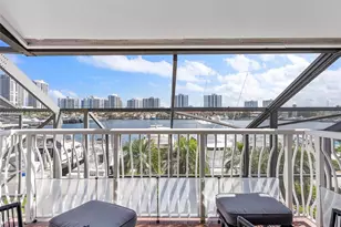 3620 Yacht Club Dr, Aventura, FL 33180 - Photo 20