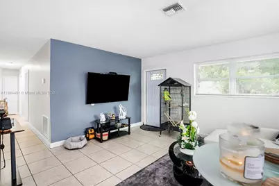 621 SW 50th Ter, Margate, FL 33068 - Photo 2