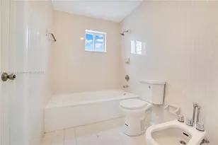 12362 NW 98th Pl, Hialeah Gardens, FL 33018 - Photo 16