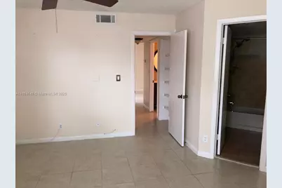 215 Lake Pointe Dr #103, Oakland Park, FL 33309 - Photo 14