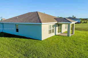 7011 Waldo Cir, Labelle, FL 33935 - Photo 2