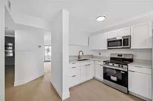 4198 Lakeside Dr, Tamarac, FL 33319 - Photo 6