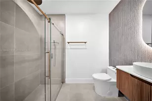 5250 NW 4th St, Miami, FL 33126 - Photo 20