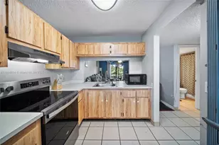 9258 NW 1st St, Pembroke Pines, FL 33024 - Photo 4