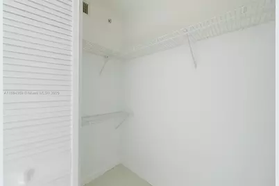 31 SE 5th St #1510, Miami, FL 33131 - Photo 28