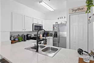 2819 SE 1st Dr, Homestead, FL 33033 - Photo 2