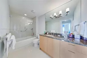 300 S Biscayne Blvd, Miami, FL 33131 - Photo 12