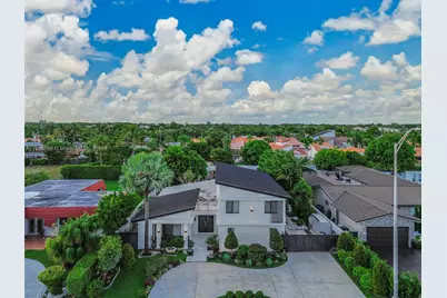 8761 SW 56th St, Miami, FL 33165 - Photo 2