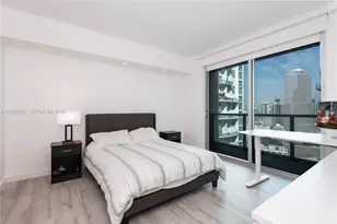 55 SE 6th St, Miami, FL 33131 - Photo 12