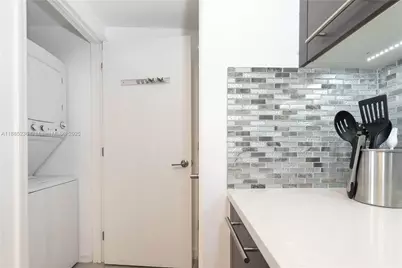 55 SE 6th St #3403, Miami, FL 33131 - Photo 8