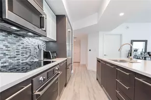 55 SE 6th St, Miami, FL 33131 - Photo 8