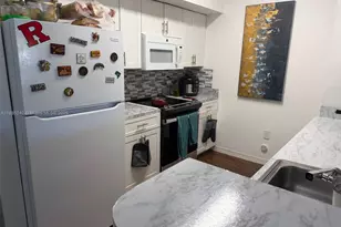 200 SW 117th Terrace, Pembroke Pines, FL 33025 - Photo 6