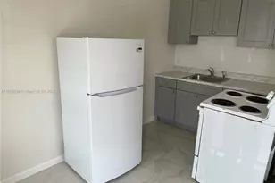 801 N H, Lake Worth, FL 33460 - Photo 2