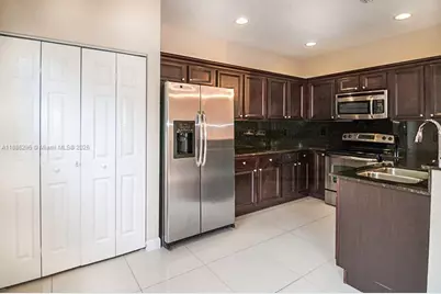 1024 NE 207th Ter #1024, Miami, FL 33179 - Photo 8