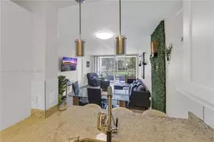 9410 Poinciana Pl, Davie, FL 33324 - Photo 4