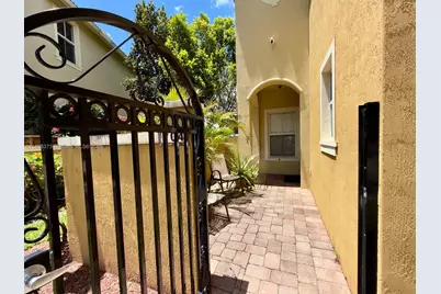 2851 W Prospect Rd #704, Tamarac, FL 33309 - Photo 8