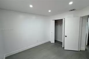 2531 W 60th Pl, Hialeah, FL 33016 - Photo 14