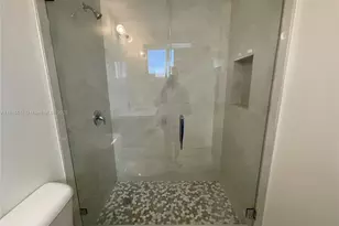 462 Golden Isles Dr, Hallandale Beach, FL 33009 - Photo 14