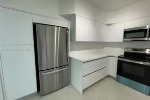 462 Golden Isles Dr, Hallandale Beach, FL 33009 - Photo 32