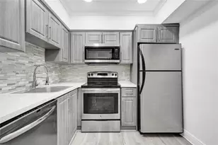 13980 NE 2nd Ct, Miami, FL 33161 - Photo 16