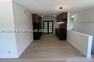 241 Wimbledon Lake Dr, Plantation, FL 33324 - Photo 2