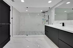 1800 N Bayshore Dr, Miami, FL 33132 - Photo 20