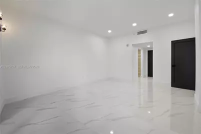 1800 N Bayshore Dr #512, Miami, FL 33132 - Photo 14