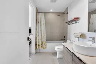121 NE 34th St, Miami, FL 33137 - Photo 16